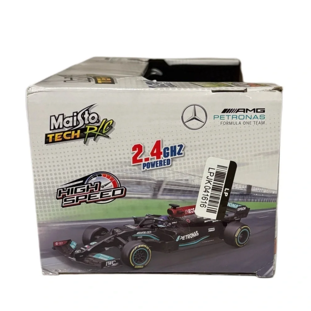 Maisto Tech RC Mercedes-AMG F1 V12 Performance Car - Black and Silver